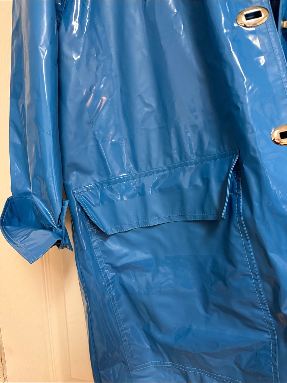 Totes Bright Blue Glossy Raincoat with Hood - Picture 15 of 16